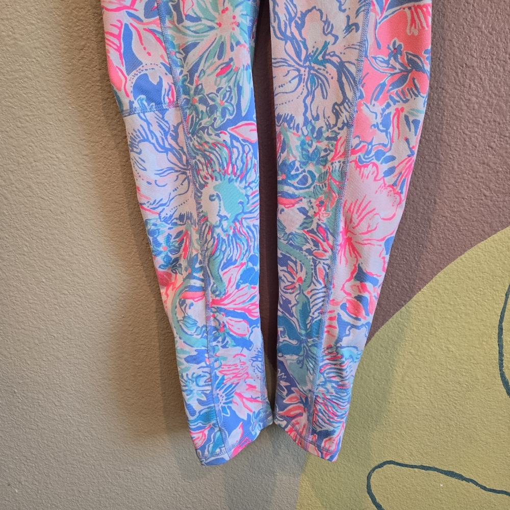 Lilly Pulitzer Luxletic Weekender Floral Midi Crops XS - Picture 6 of 12